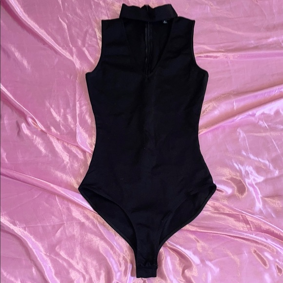 Lulus Tops - Lulus Black Choker Bodysuit 🖤